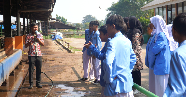 Dharma Jaya Edukasi Siswa SMPN 51 soal Ketahanan Pangan ASUH