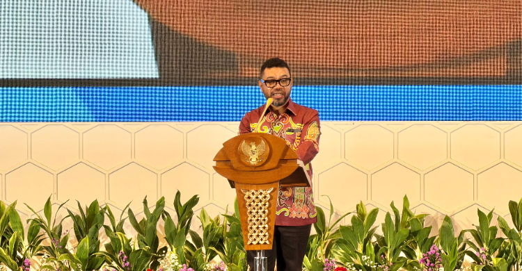 Filep Wamafma Minta Presiden Bentuk Satgas Anti Pungli Imigrasi