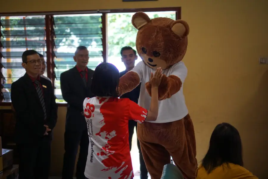 HUT ke-12, Aston Madiun Gelar CSR Gempita Rahayu