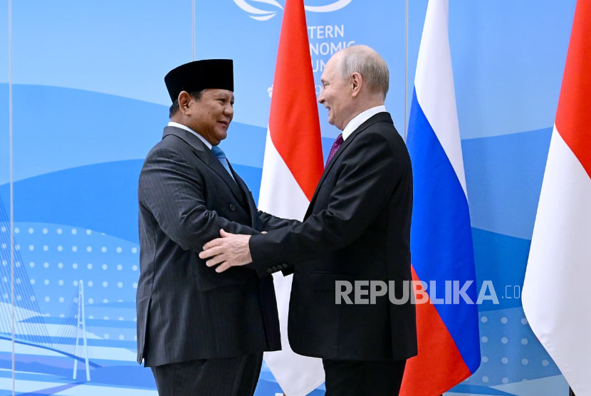 Xi ke Mesir dan Prabowo ke Rusia: Diplomasi Penyeimbang?